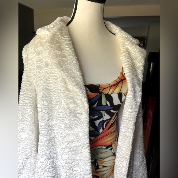 Carina Woman’s Textured Coat - Picture 1 of 10